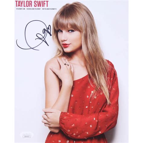 If anything I think it’s more likely someone was signing with her than a machine honestly. I'm sure they are signed, not so sure its all by Taylor herself. Honestly, I do believe that you believing it was her is more important than the fact that it was actually her. It's all about emotional value for me ️.